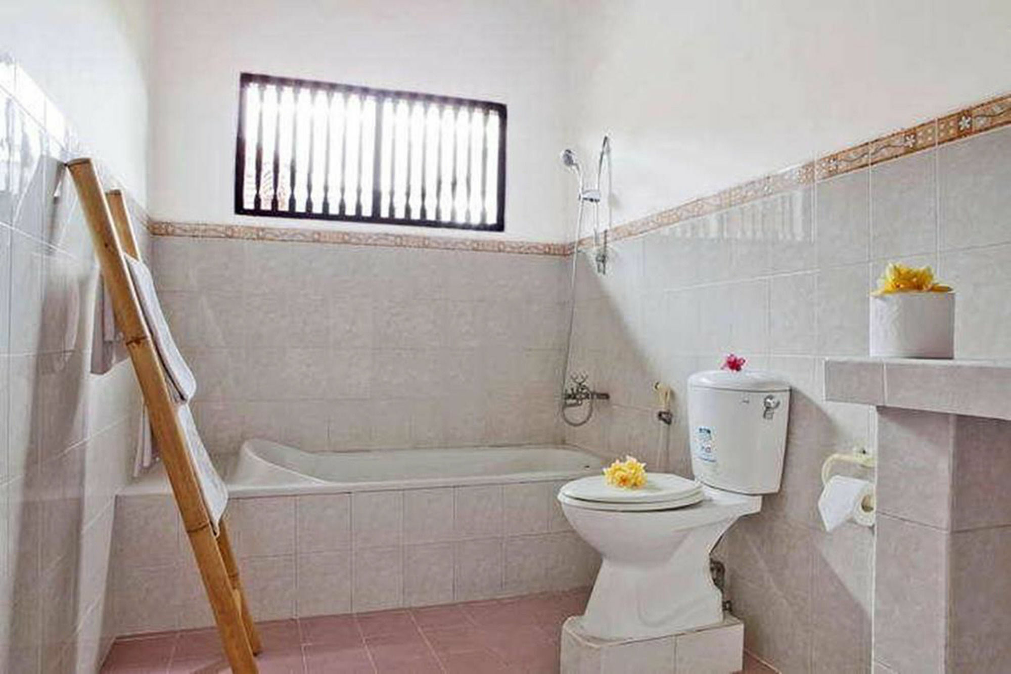 Yuli Bungalows Kuta Lombok Eksteriør billede